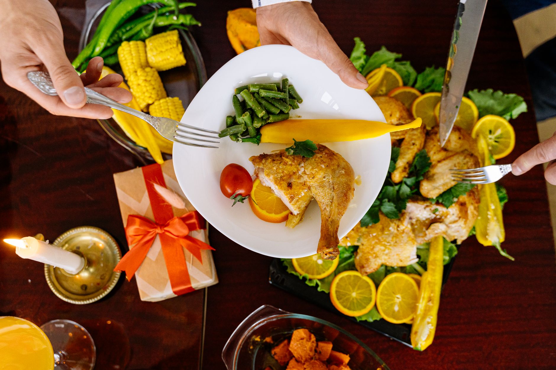 Frango ao forno com laranja, tomilho e alho